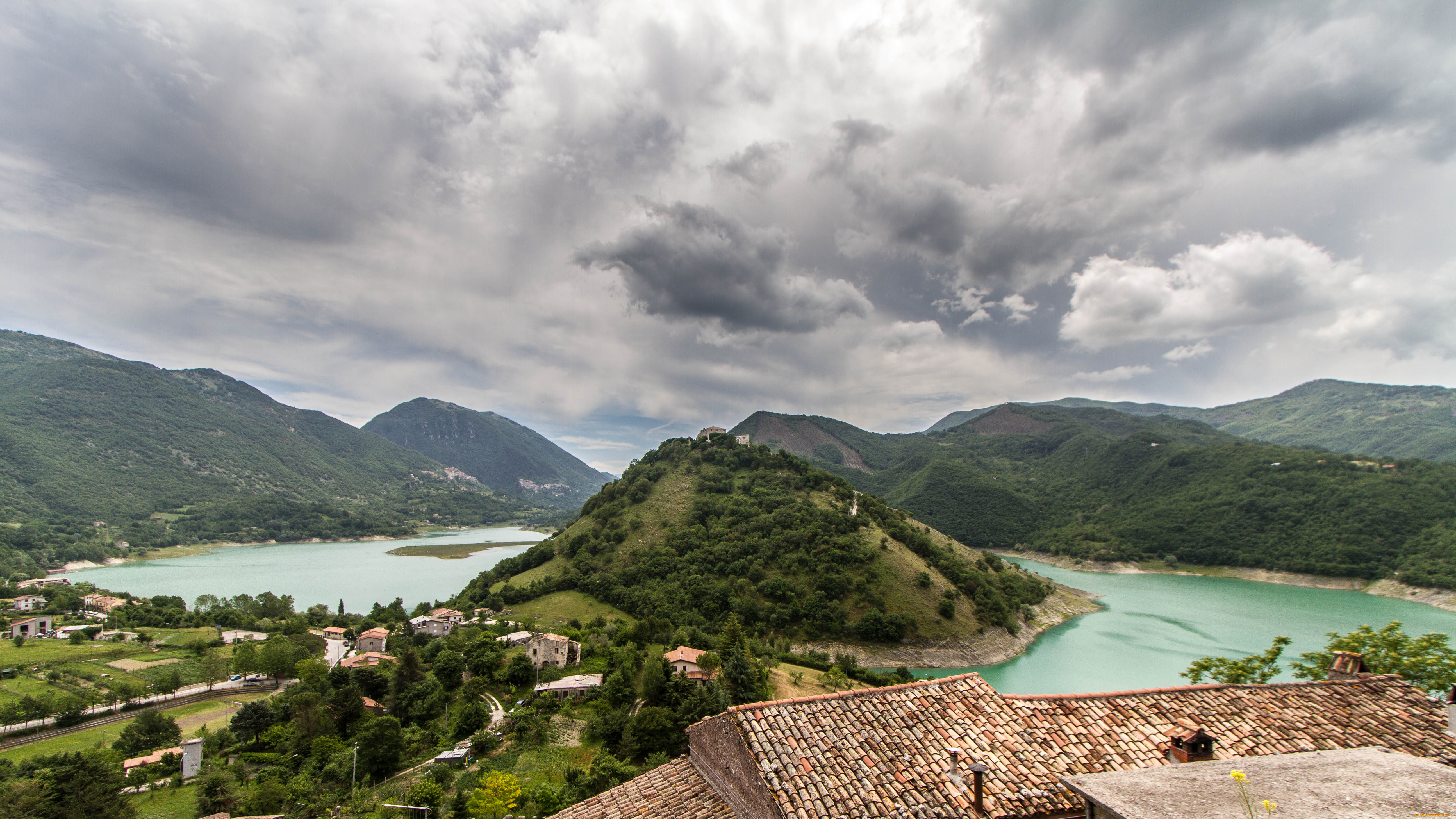 Обои Turano Lake Природа Реки/Озера, обои для рабочего стола, фотографии  turano, lake, природа, радуга, дома, озеро, леса, горы Обои для рабочего  стола, скачать обои картинки заставки на рабочий стол.